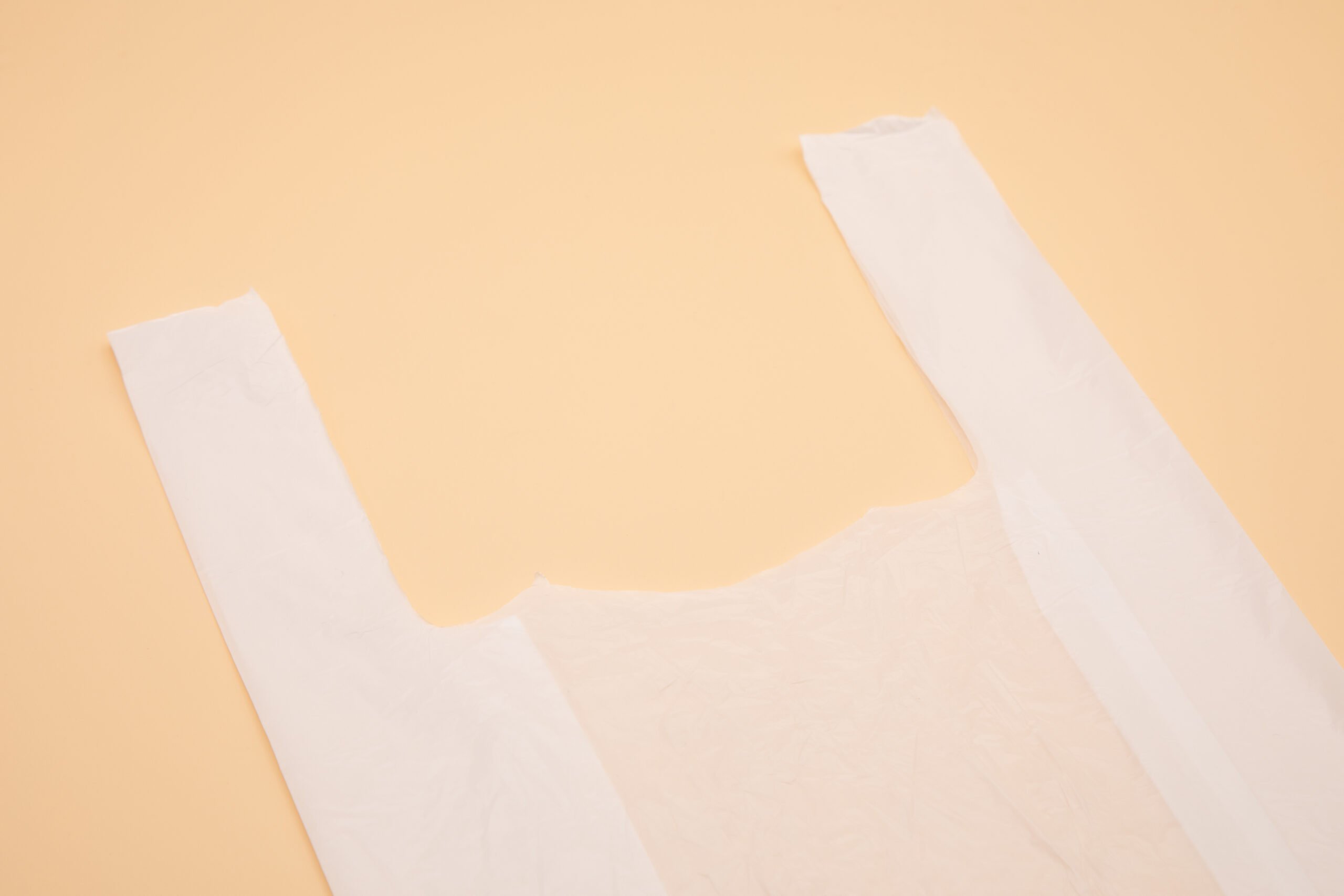 Bossa de plàstic amb nanses samarreta